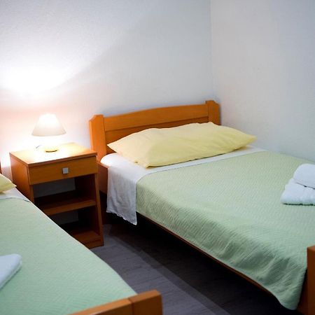 Apartments And Rooms Robi Подстрана Екстериор снимка