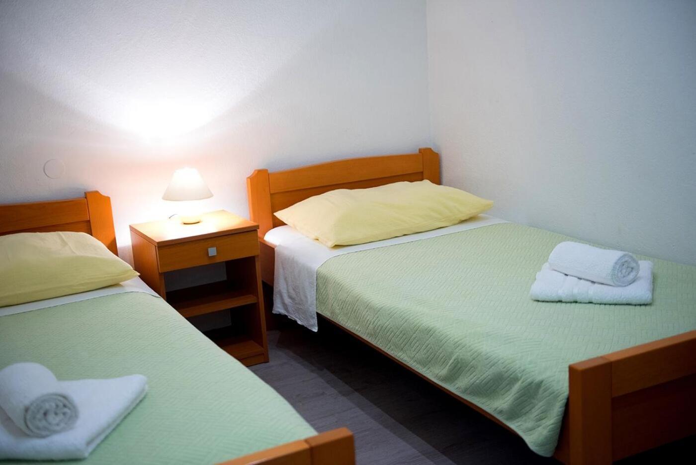 Apartments And Rooms Robi Подстрана Екстериор снимка