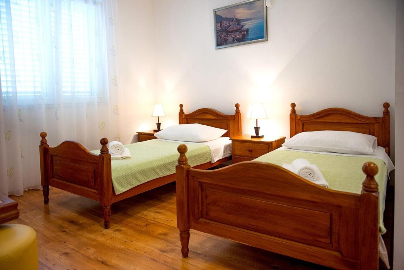 Apartments And Rooms Robi Подстрана Екстериор снимка