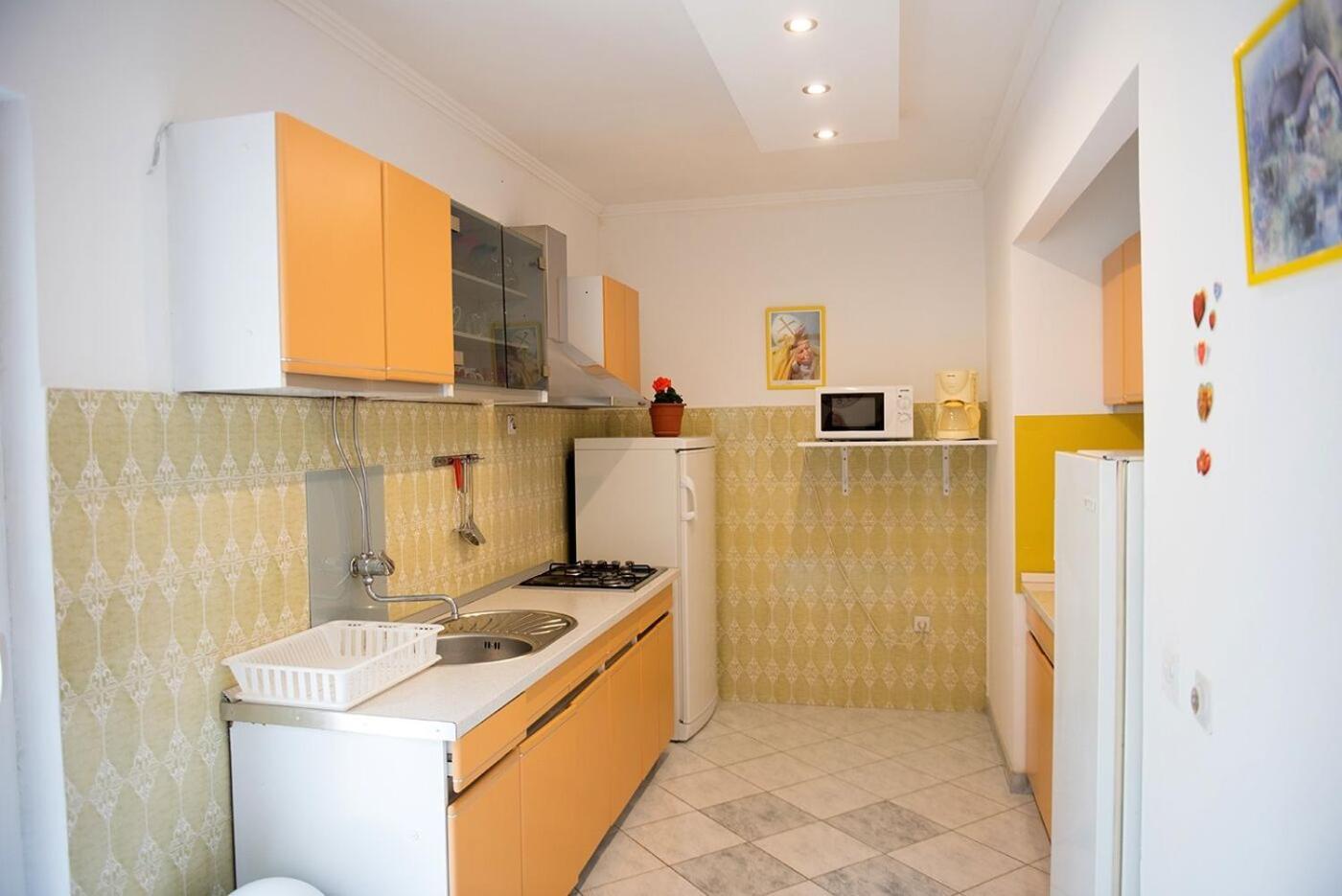 Apartments And Rooms Robi Подстрана Екстериор снимка