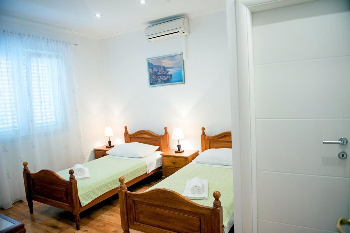 Apartments And Rooms Robi Подстрана Екстериор снимка