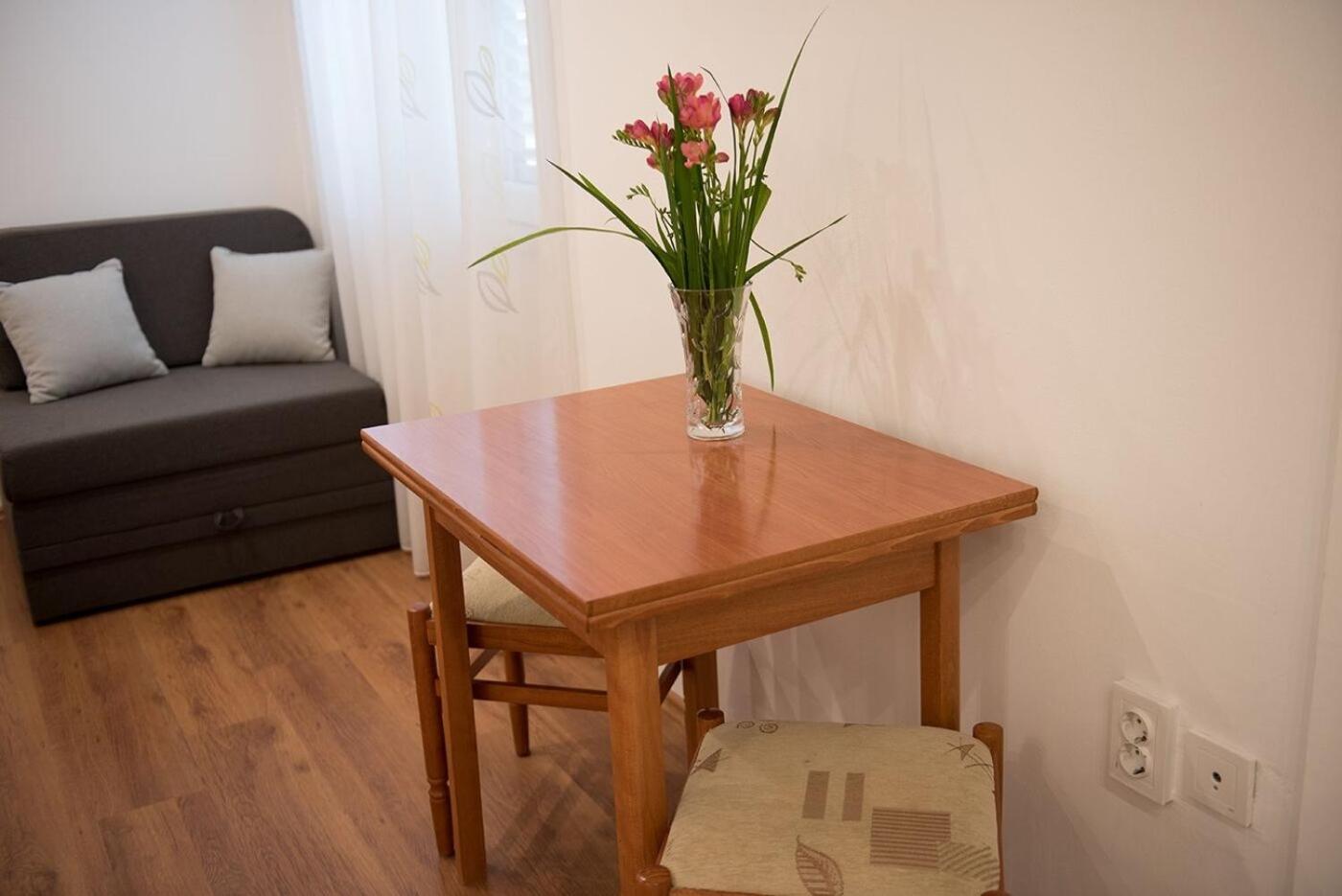 Apartments And Rooms Robi Подстрана Екстериор снимка