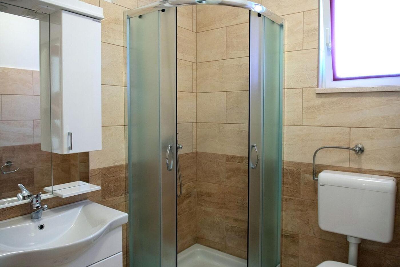 Apartments And Rooms Robi Подстрана Екстериор снимка