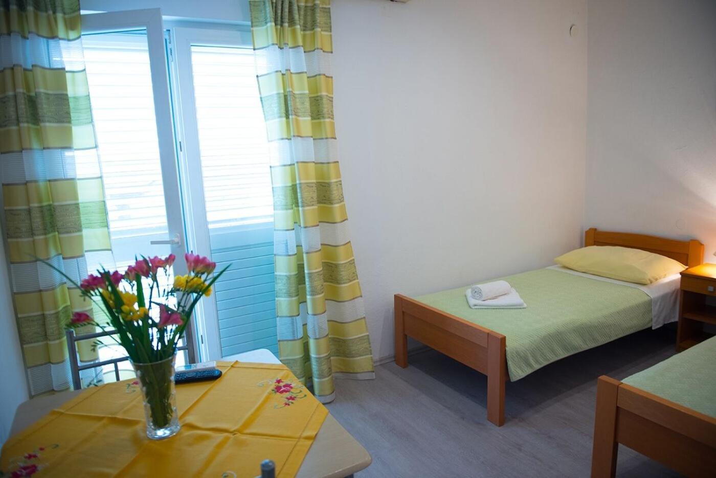 Apartments And Rooms Robi Подстрана Екстериор снимка