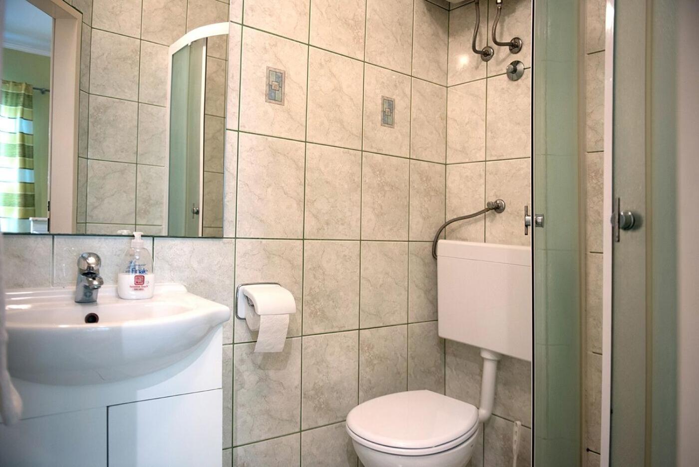 Apartments And Rooms Robi Подстрана Екстериор снимка