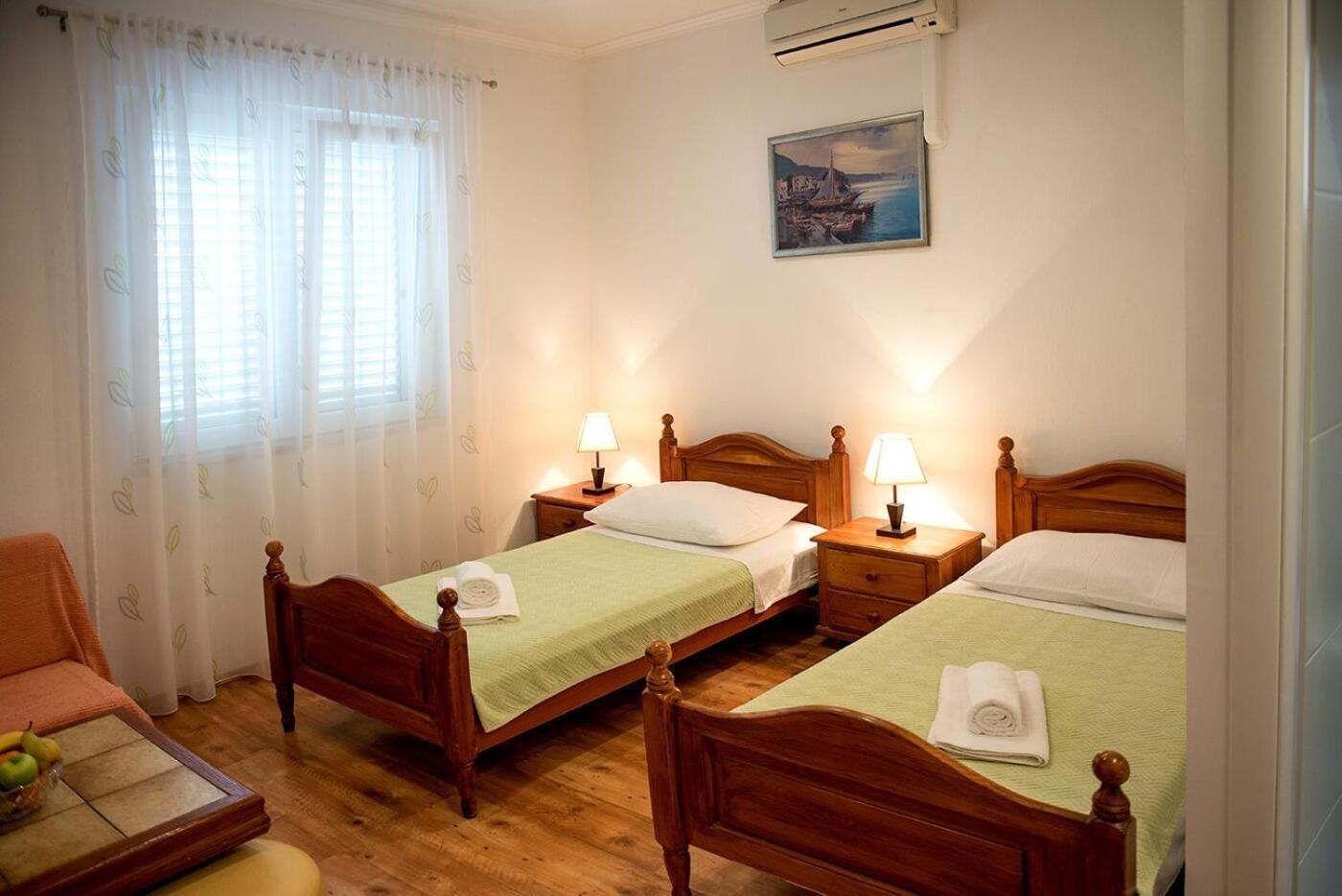 Apartments And Rooms Robi Подстрана Екстериор снимка