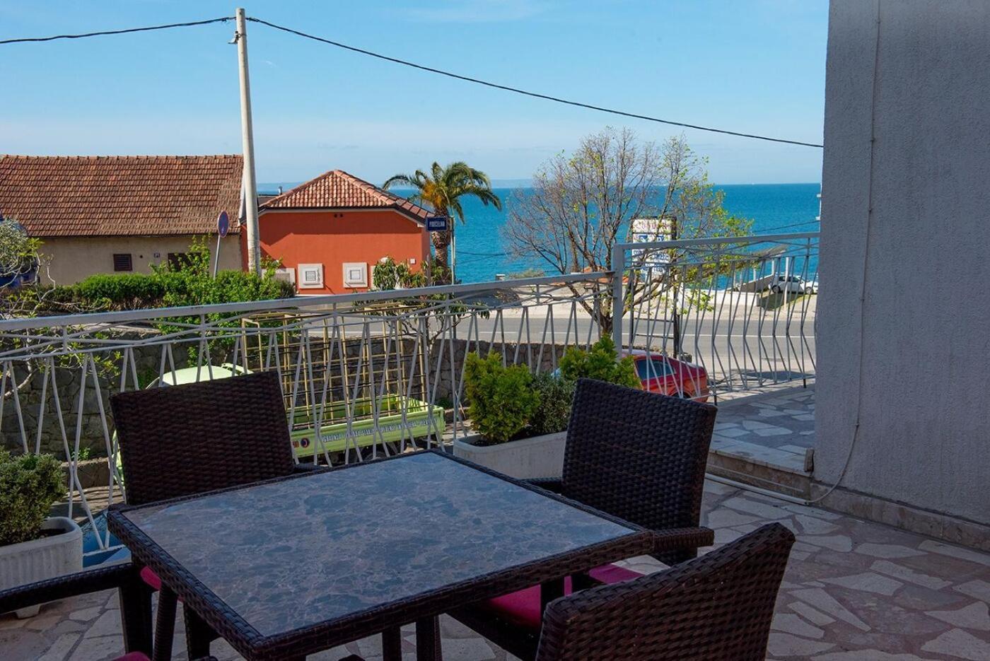 Apartments And Rooms Robi Подстрана Екстериор снимка