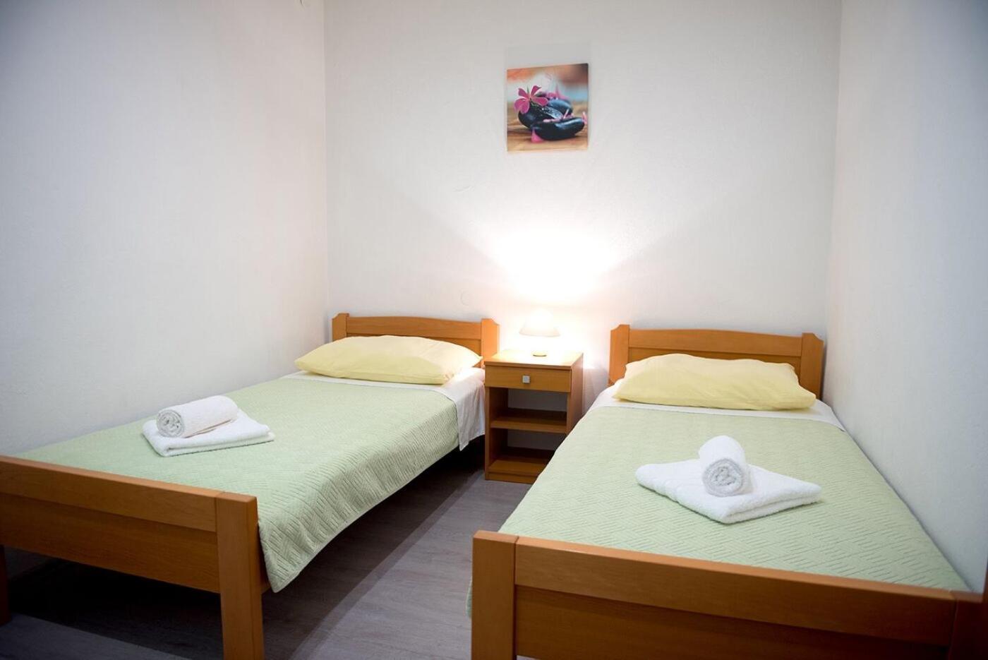 Apartments And Rooms Robi Подстрана Екстериор снимка